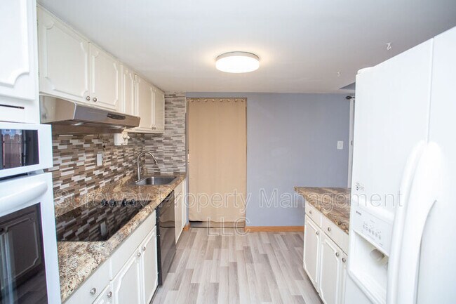 Building Photo - 16 Radnor Ct