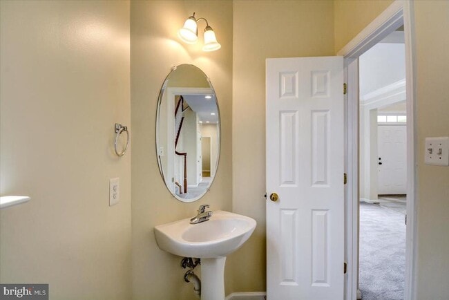 Building Photo - 240 Davis St