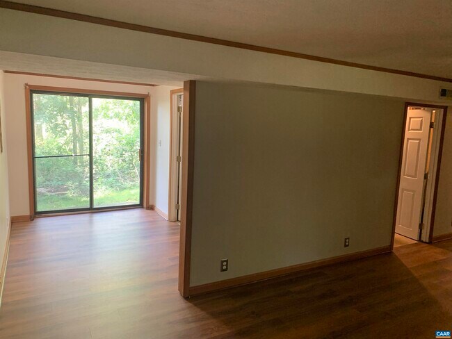 Building Photo - 103 Cloverhill Ct