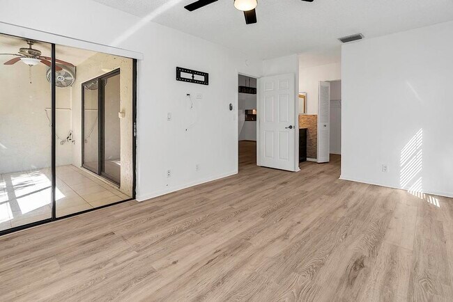 Building Photo - 416 Buttonwood Pl