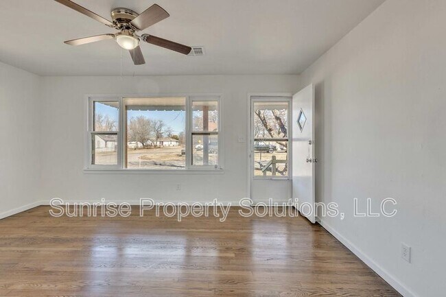 Building Photo - 300 SE 48th St