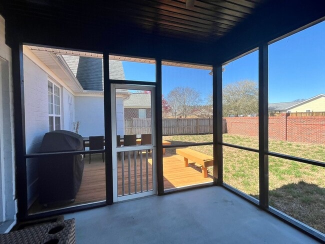 Building Photo - 724 Royal Bonnet Dr