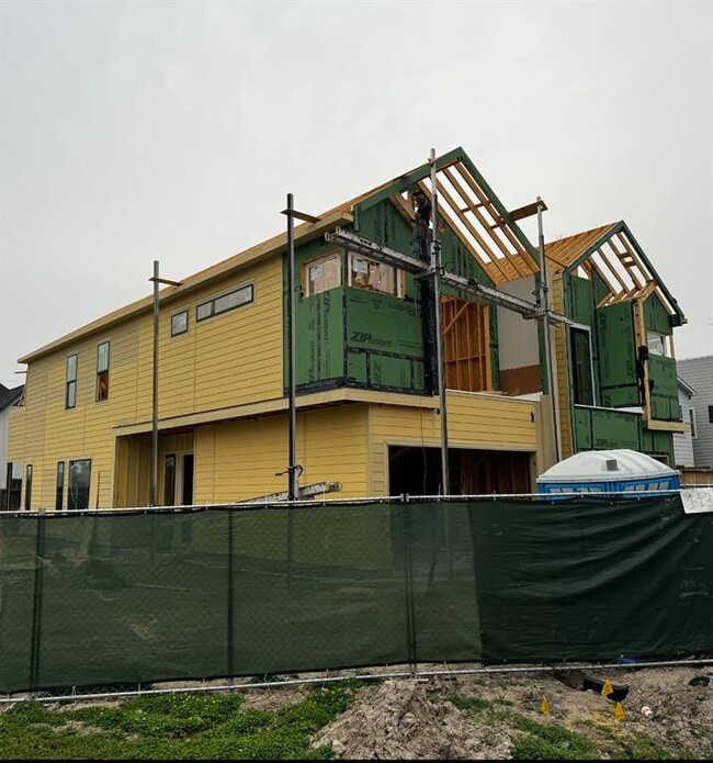 Building Photo - 113 E 32nd St