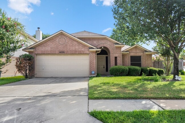 Building Photo - Bright and Beautiful Open-Concept Home!