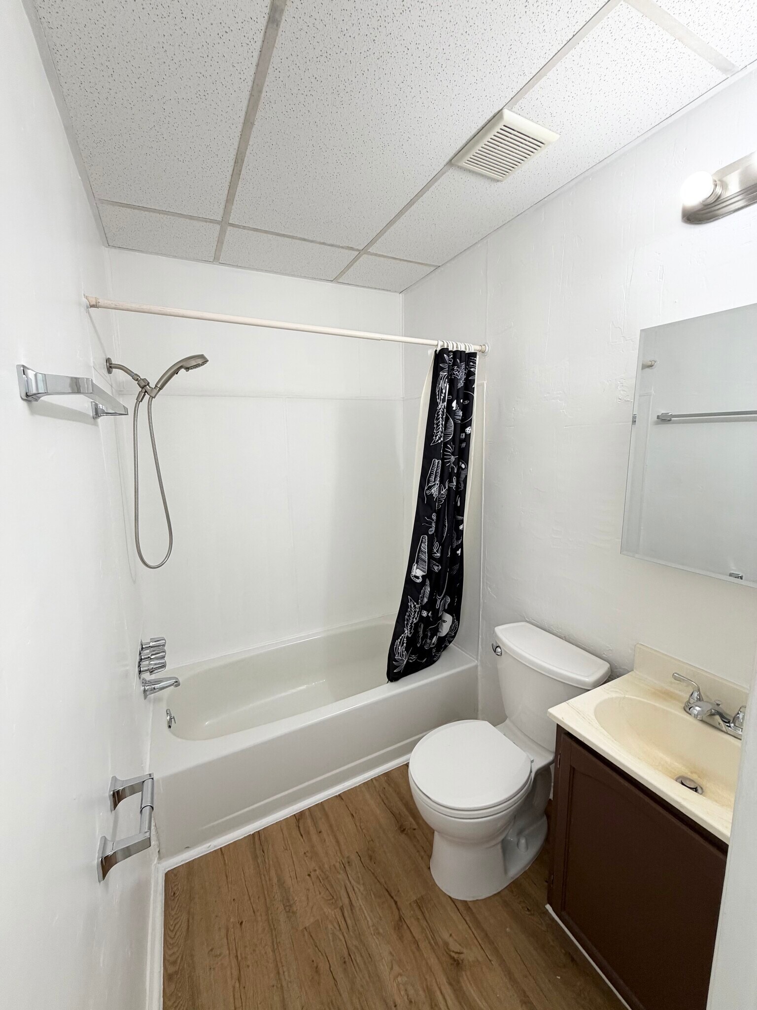 Building Photo - 251 E Broadway