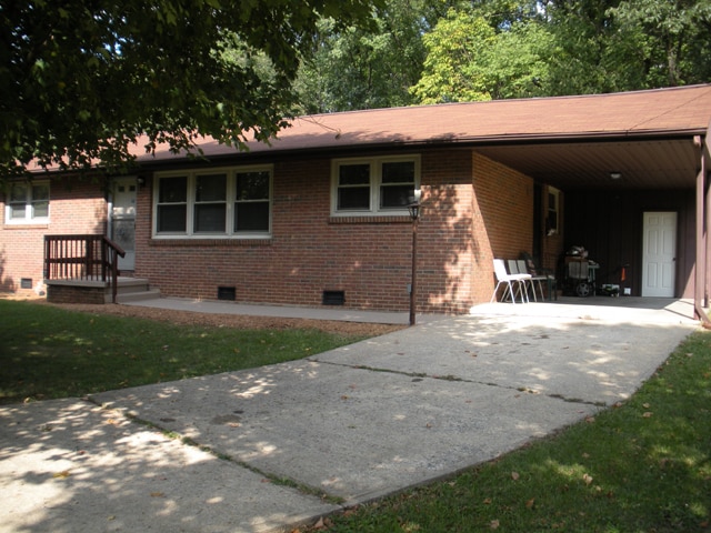Building Photo - 3 Bedroom / 2 Bath Brick Ranch Home Kingsp...