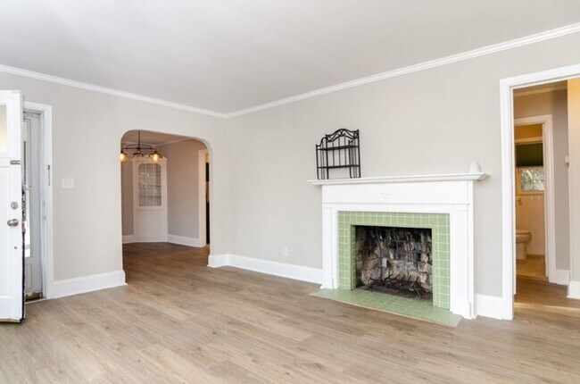 Building Photo - 229 Lullwater Dr