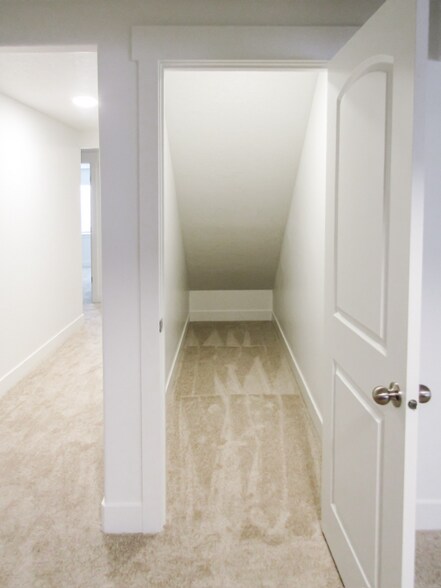 Building Photo - 4652 Cillian Ln