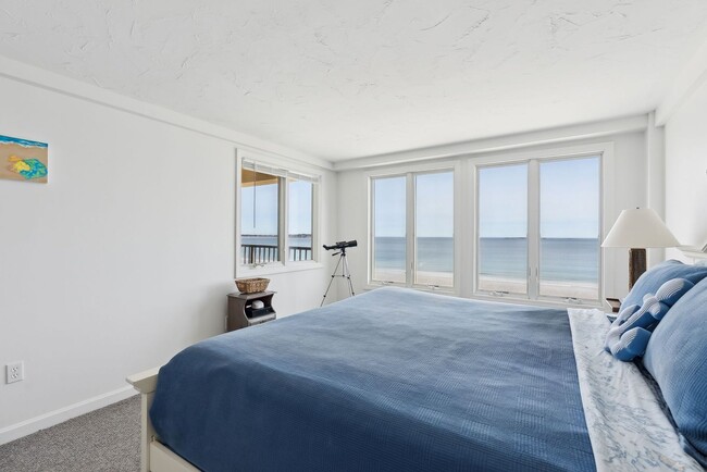 Building Photo - Fully Furnished Oceanfront 2 bed/2 bath