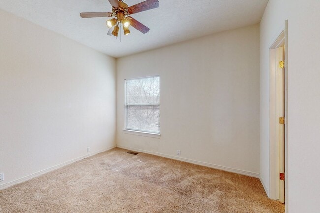 Building Photo - 2 story 4 bedroom