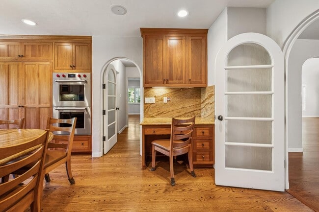 Building Photo - Mediterranean Beauty in Crescent Park – 5B...