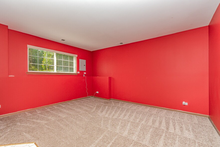 Building Photo - 332 Holiday Ln