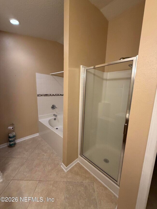 Building Photo - 5925 Round Table Rd