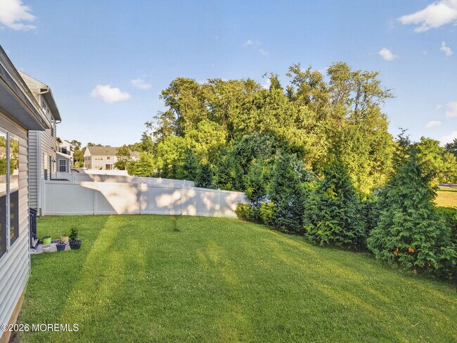 Building Photo - 319 Tulip Ct