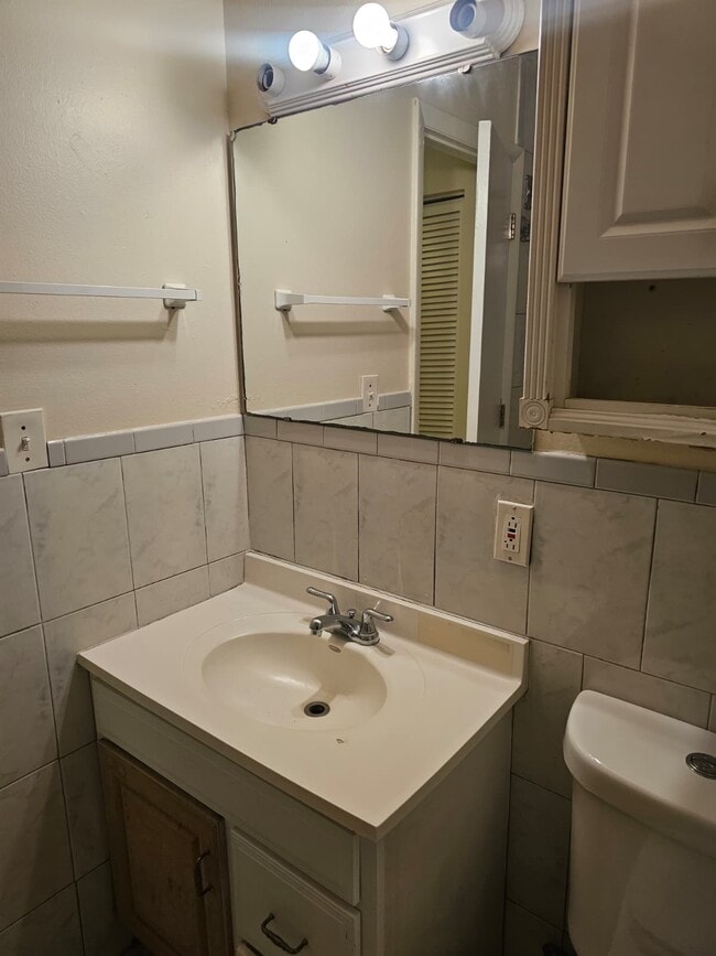 Building Photo - 2800 E 113th Ave