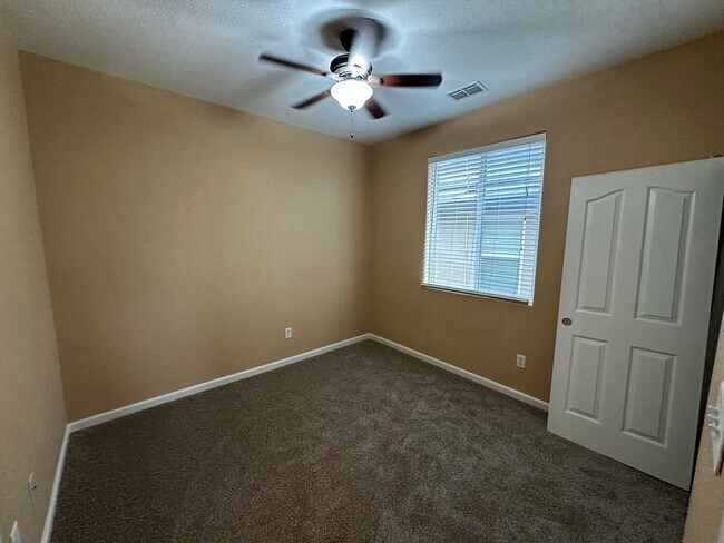 Building Photo - Beautiful 4 Bedroom, 2.5 Bath Lathrop Home