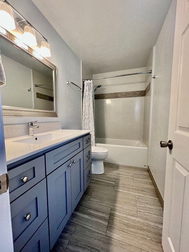 Building Photo - Great Natural light, Treetop Views with 2 Primary Suites plus OFFICE and a 2 car garage, It is li...