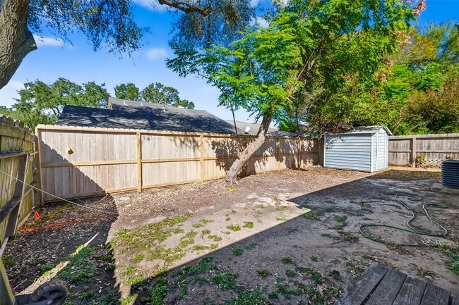 Building Photo - 2238 Sentinal Oaks St