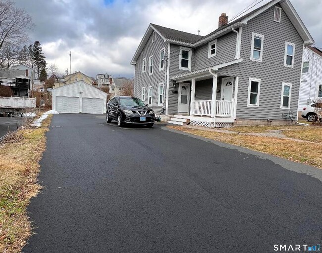 Building Photo - 38 Beecher St