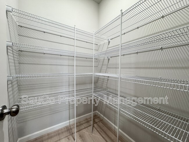 Building Photo - 8309 SE Crescent Dr