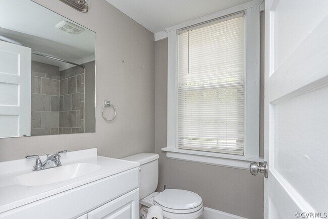 Building Photo - Cozy Home in Hopewell!