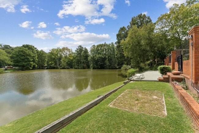 Building Photo - 4101 Lakeland Hills Dr