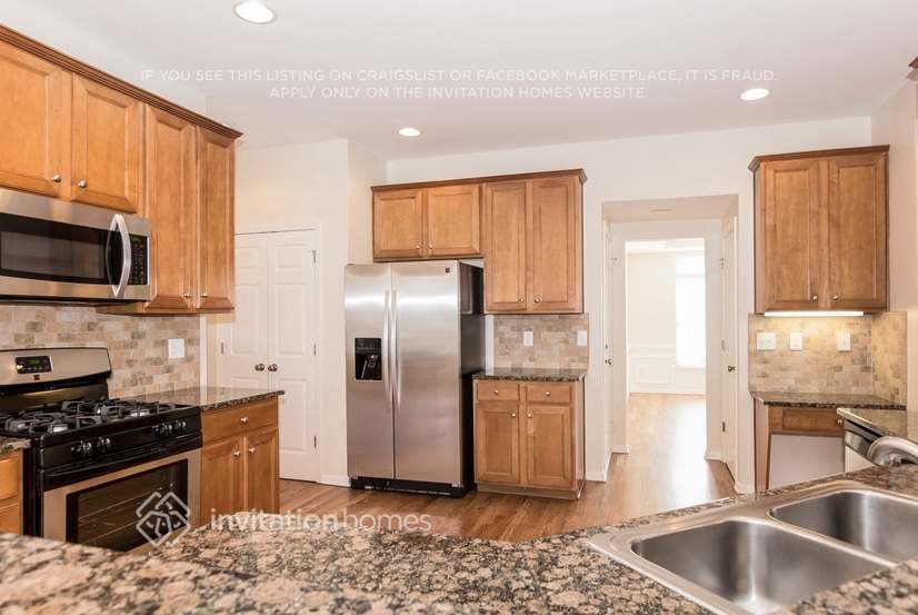 Building Photo - 9822 Edinburgh Ln