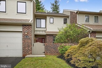 Building Photo - 4 Stirling Ct