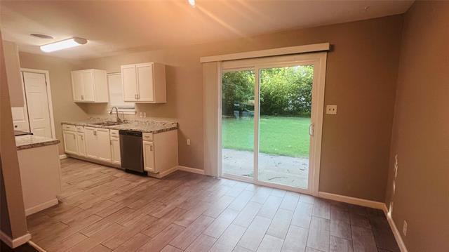 Building Photo - 909 Laguna Dr
