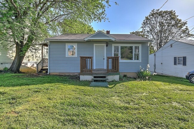 Building Photo - 304 N Hardin St