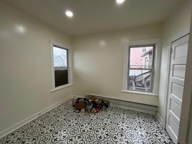 Building Photo - 207 Kearney St