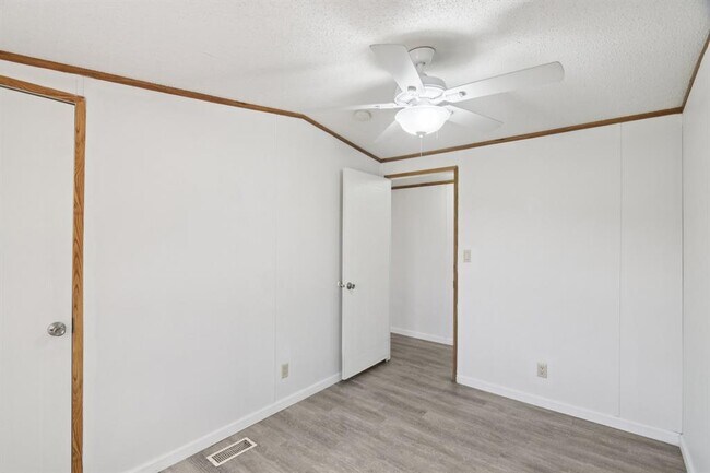 Building Photo - 21522 Long Hill Dr