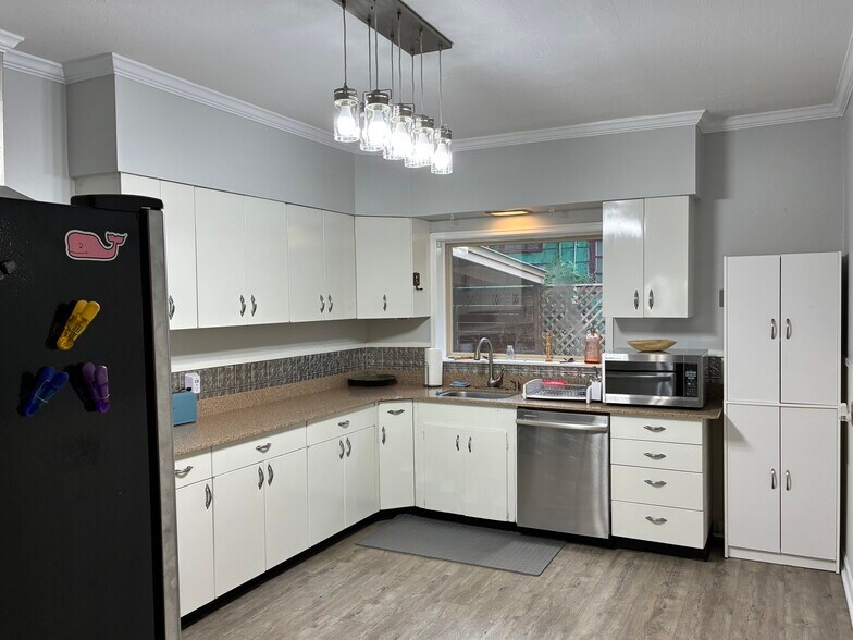 Building Photo - 4429 Brook Dr