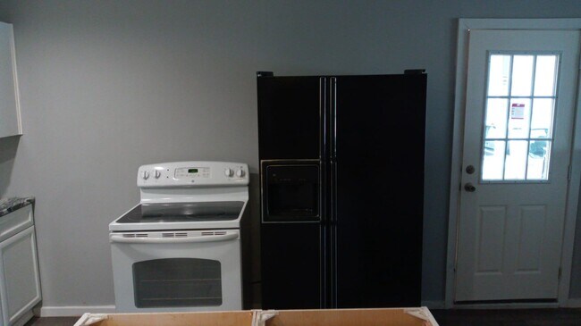 Building Photo - 27 Cottage Ave