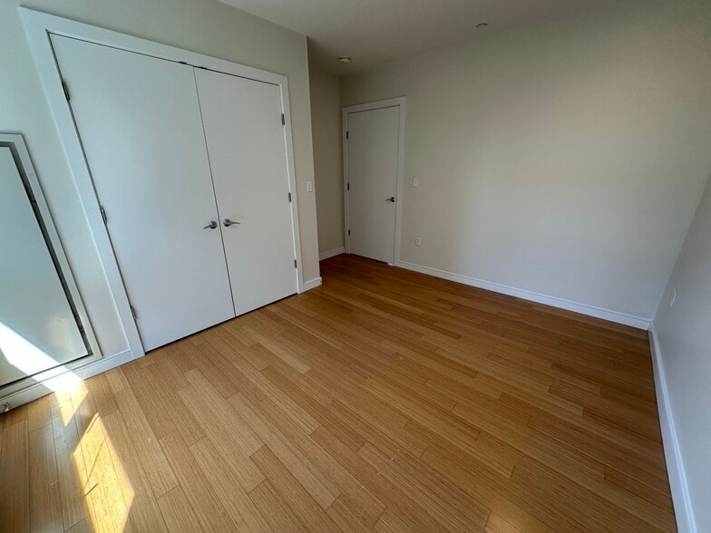 Building Photo - 591 Albany St