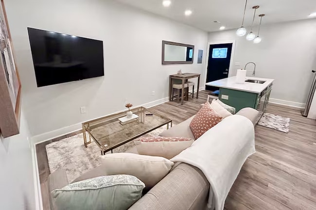 Building Photo - Yale Ave,LLC