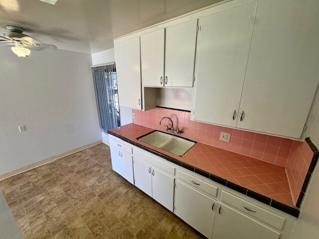 Building Photo - 3728 Ingraham St