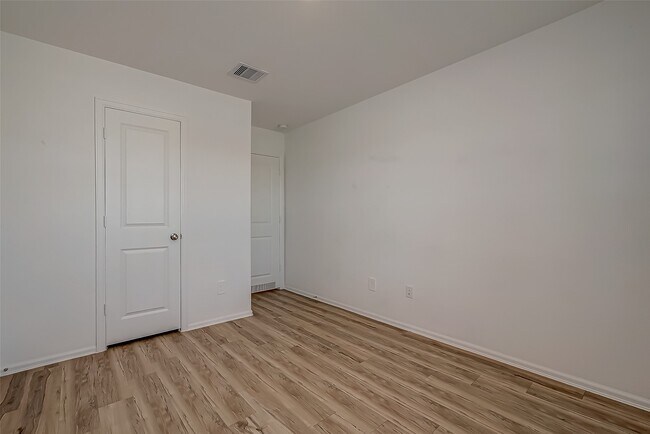Building Photo - 18111 Robin Creek Dr