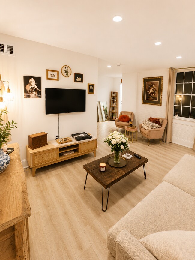 Building Photo - Perry St LHP