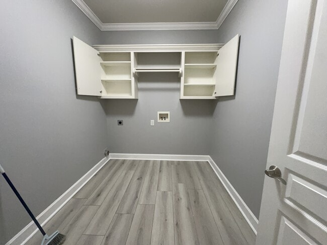 Building Photo - 3650 Victoria Dr