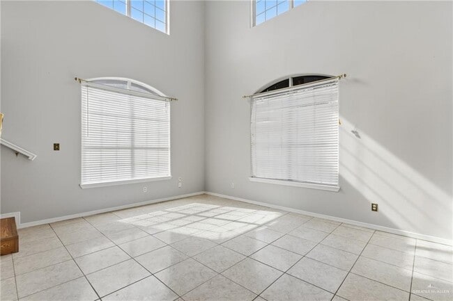 Building Photo - 21 S 25th St