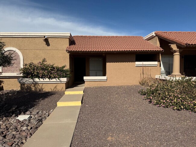 Building Photo - 312 W Yukon Dr