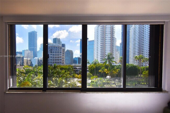Building Photo - 540 Brickell Key Dr