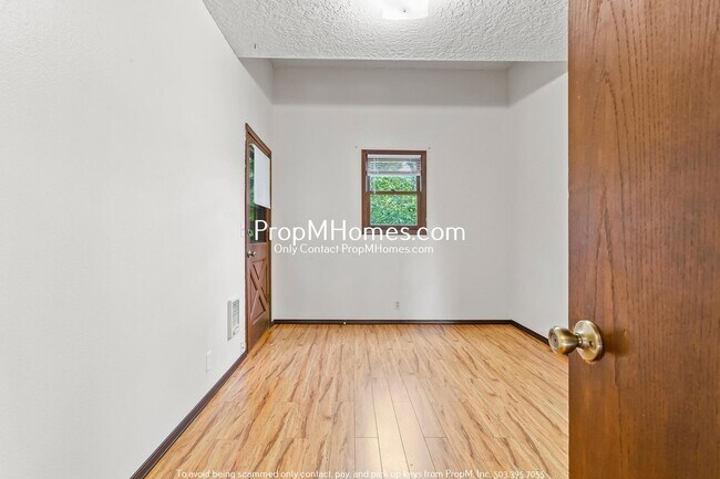 Building Photo - 1102 SE Umatilla St