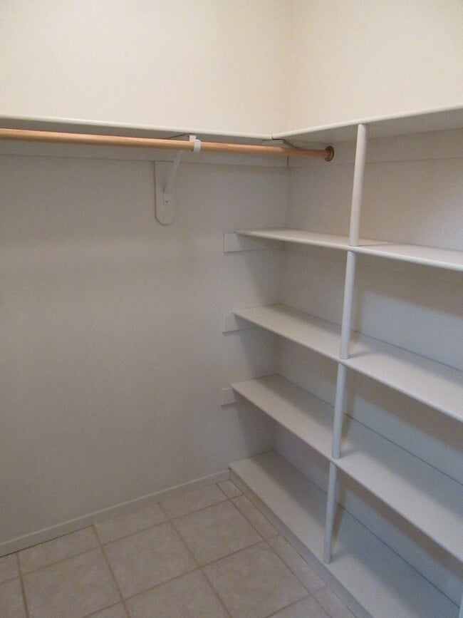 Building Photo - 2 bedroom, 2 bathroom apartment