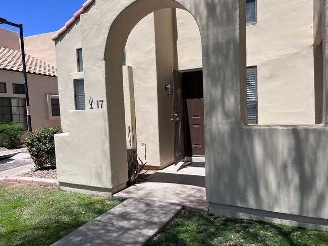 Building Photo - COMING SOON! 3 bed 3 bath Town house with ...