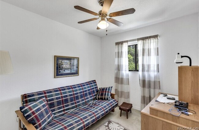 Building Photo - 9725 E Goldfinch Ln