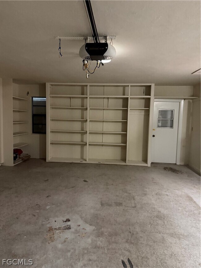 Building Photo - 234 Oakside St