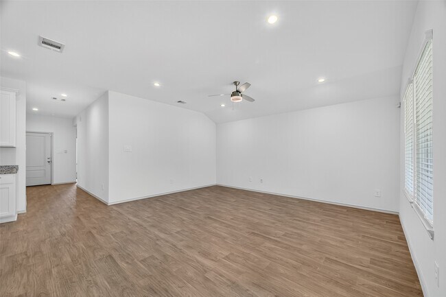 Building Photo - 9721 Chelsea St