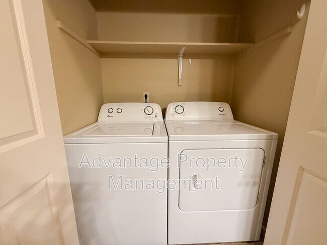 Building Photo - 519 Catron St N